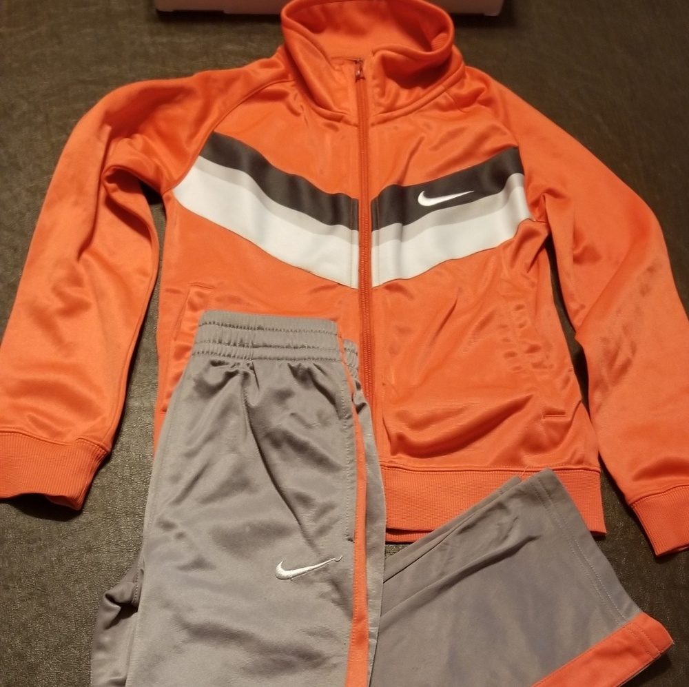 Boys Nike sweatsuit
